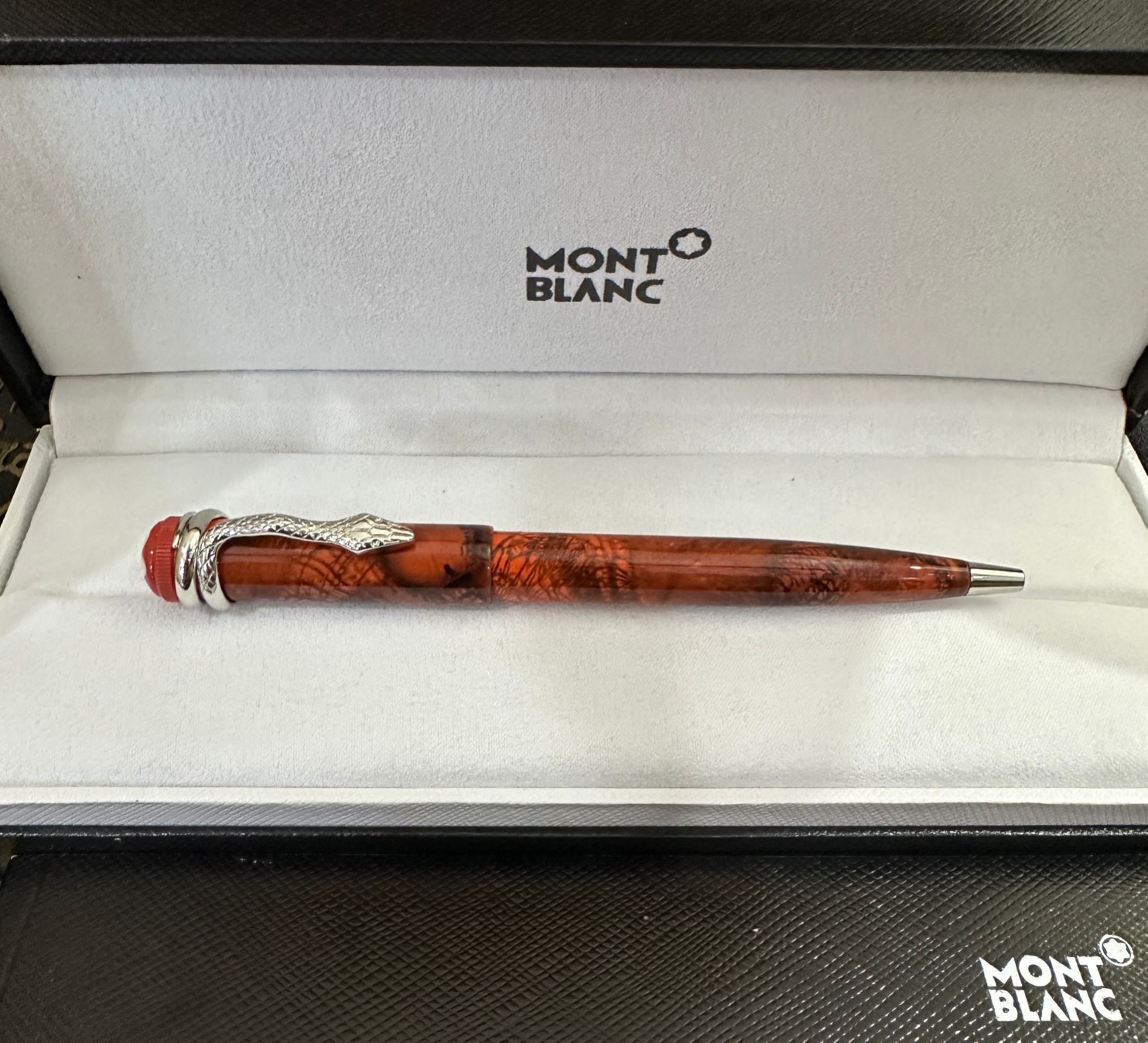 AAA Grade Replica Mont blanc Heritage Rouge Et Noir Red Snake Pen